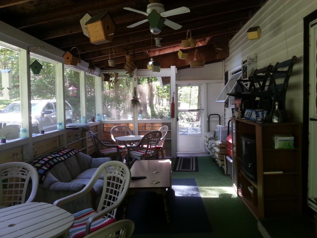 Kountry Living Bed And Breakfast 오네온타 외부 사진
