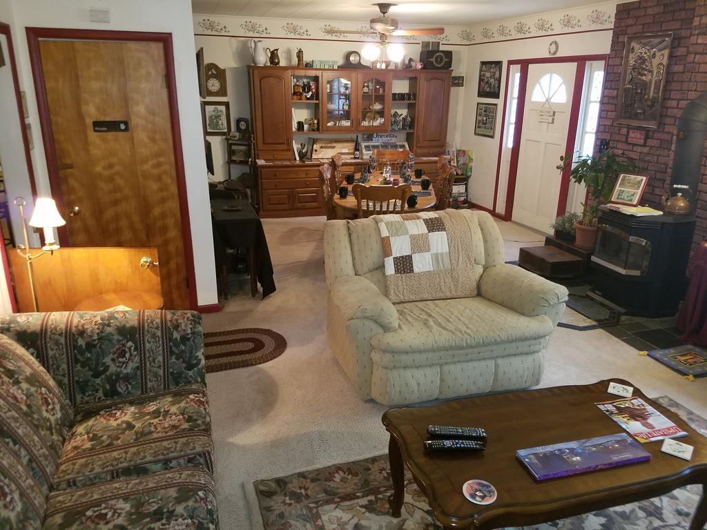 Kountry Living Bed And Breakfast 오네온타 외부 사진